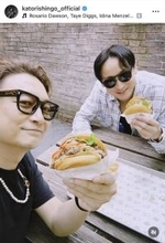 ４９歳・香取慎吾　仲良し俳優とのプラべ２ショにファン歓喜！「最高で最強なコンビだな～」「この並びが尊い」