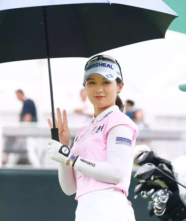 【女子ゴルフ】阿部未悠と「キューティフル」朴ヒョン径が首位で決勝Ｒへ　ルーキー倉林紅が１差３位　予備日の月曜を使い残り７２ホール完遂を目指す