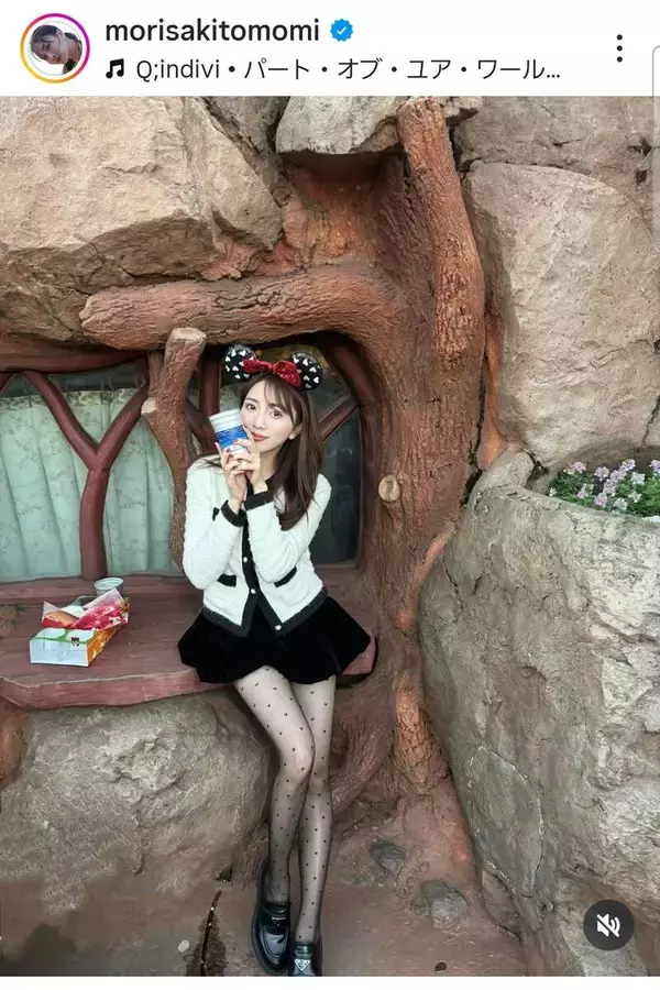 夫は日本ハムと西武でプレー…黒タイツ美脚「ママ綺麗すぎる」「かわいい」美スタイルに反響！森咲智美がディズニーへ