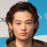 「父は有名俳優、２２歳長男のイメチェン姿にビックリ！「えっっぐい」「最高！」「可愛くて滅」窪塚愛流が公開」の画像1