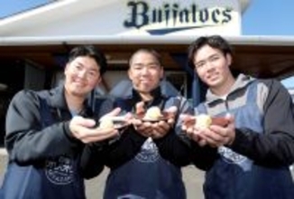 【オリックス】ドラ３・佐藤龍月が餅のように「しっかり『粘れる』投手に」郷土料理「ねりくり」作り体験