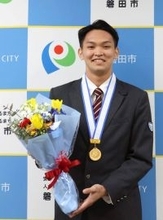 春高バレーで日本一に輝いた東山高・中西煌生主将　小学生時代はラグビーで全国　”転向”のきっかけはママさんバレー…シズオカビト