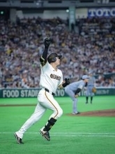 【巨人】最強３番！泉口友汰が勝ち越し１号ソロ　３安打でチーム初猛打賞＋４打席連続出塁