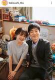 「５５歳・永作博美の「旦那さん…」「お似合い」「雰囲気似てる」「くっつき過ぎ！」「素敵」ドラマの「夫婦オフショット」披露」の画像1