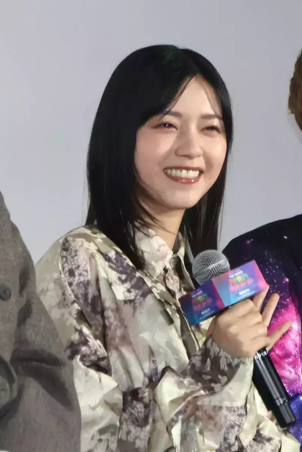 西野七瀬、イベント進行の段取り忘れ赤面　ＭＣが持つ台本のぞき込む