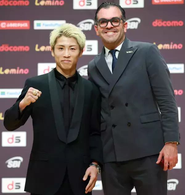 【ボクシング】井上尚弥　ＷＢＯ記念リング受け取る　５回防衛の証しにやっと表情緩む