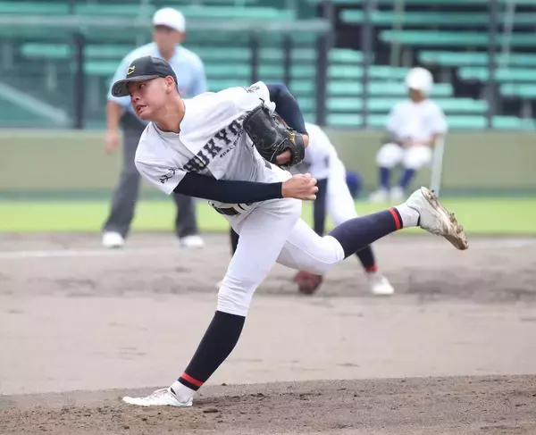 【甲子園】 最速１４８キロのプロ注目「二刀流」 中京・鈴木悠悟は「３番・投手」で登場