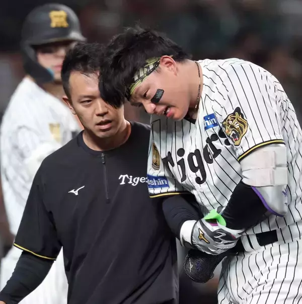 【阪神】森下翔太、死球交代で試合中にクラブハウスへ「今は言えることが…」左手首付近にアイシング　リーグ最多１６死球