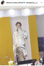 岩田剛典「海外での記念すべき初ライブ」衣装ショット披露！「忘れられない夜になりました。