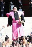 「大の里が横綱昇進後初の豆まき　成田山新勝寺で仲野太賀、市川團十郎らと豆まき「晴れて良かった。光栄」」の画像1