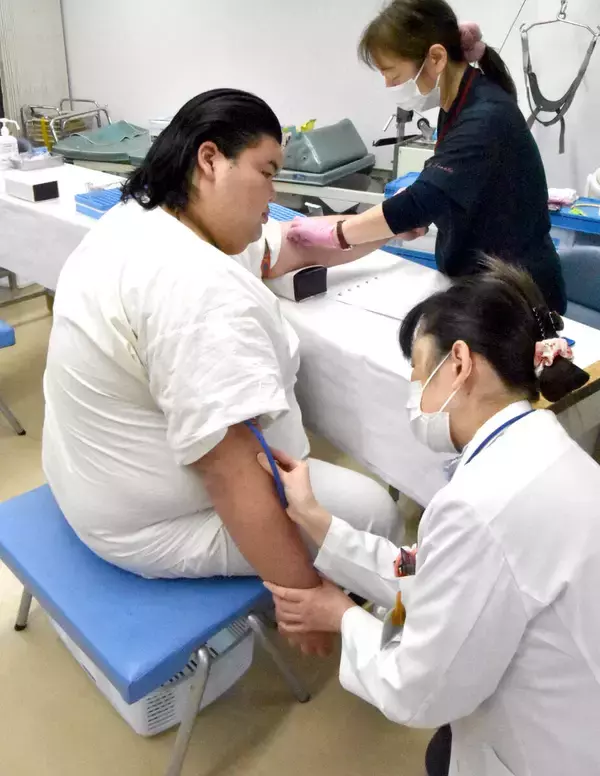 押尾川部屋の序二段力士、採血で血管が見つからず　担当者３人がかりで血管探し　１５分要するも「時間がかかるのは前から」