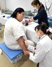 押尾川部屋の序二段力士、採血で血管が見つからず　担当者３人がかりで血管探し　１５分要するも「時間がかかるのは前から」