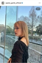剛力彩芽のサラサラ金髪×背中見せブラックドレスが美しすぎる！「また一段と優雅で素敵」「かっこいいし可愛い〜」