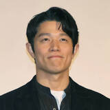 「鈴木亮平の姿が「別人」「同じ人と思えない」「全然違う」「内容入らん」「こんな…」「イカン」「なんてこった」」の画像1