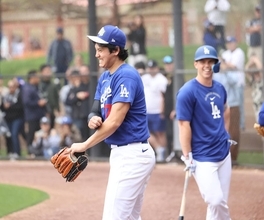 キャンプ初日の山本由伸ＶＳ大谷翔平の夢対決はならず「時間が合えば…」ＷＢＣへそろって好発進
