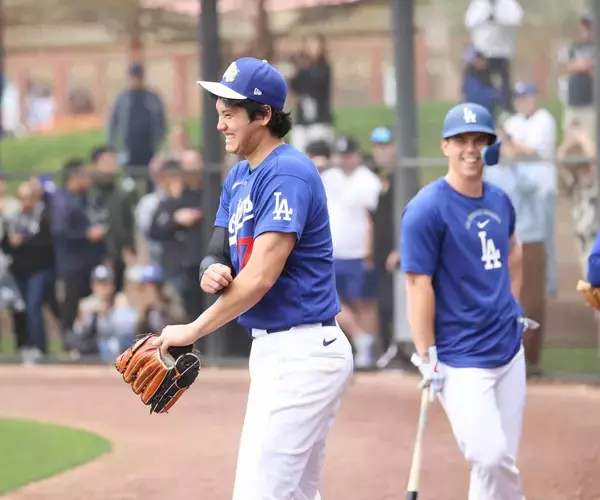 キャンプ初日の山本由伸ＶＳ大谷翔平の夢対決はならず「時間が合えば…」ＷＢＣへそろって好発進