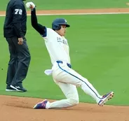 大谷翔平が３打席連続出塁　塁上では右翼を守る鈴木誠也とアイコンタクトで笑顔…佐々木朗希４回までに３失点もドジャース４回に逆転