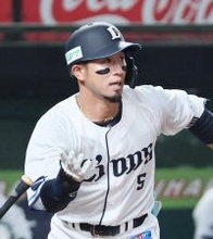 【西武】腰痛で離脱の外崎修汰が右腰手術　実戦復帰まで２か月の見込み