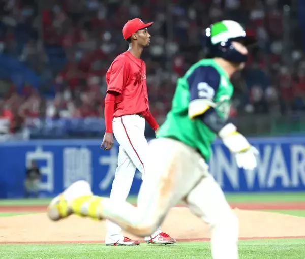 【広島】３位ヤクルトに痛恨のサヨナラ負け…継投策が裏目で最大３点リードから逆転される　延長１２回に菊地ハルンがサヨナラ２ラン浴びる　アドゥワ誠は７１７日ぶり白星ならず