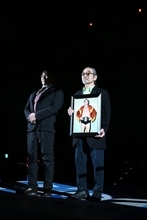ドリー・ファンク・ジュニアさん、「新日本プロレス」後楽園大会で追悼１０カウントゴングをささげる