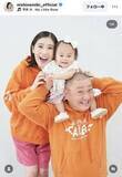 「西野未姫「成長に感動」１歳の娘を肩車する家族ショット！「本当に天使だなぁ」「幸せいっぱい」」の画像1