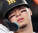 「【阪神】あぁ…佐藤輝明が天を仰ぐ　中前打が極端シフトに阻まれる　二塁ベース後方に陣取っていた遊撃手の真正面に」の画像1