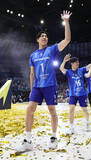 「【バレー】現役引退の３９歳・清水邦広「優勝できて本当に…」人生初の胴上げ　１万２１８９人の見送りに感謝感激」の画像1