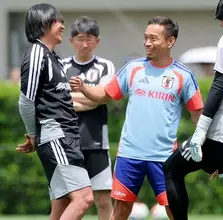 前人未到の５大会連続Ｗ杯へ長友佑都「細胞が１０歳くらい若返っている」盟友・吉田麻也の合流に「兄弟が来た感じ。オーラに触れてうれしかった」