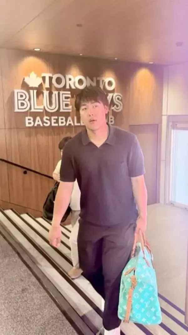 赤い岡本和真が３０歳好発進「ひとまず打ててよかった」　激走、フェン直で今季２０度目マルチ安打