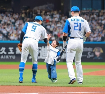 【日本ハム】中島卓也引退試合は０―５から大逆転星！中島涙４打数１安打、水谷逆転Ｖ２ラン、北山が１２勝目