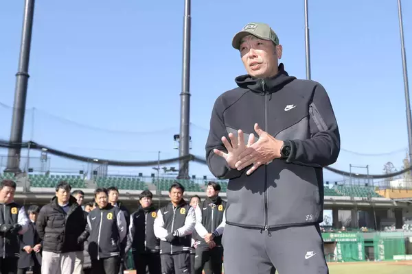 【巨人】阿部慎之助監督「人としての姿勢を学ぶ期間だと思って、手を抜かずやってください」新人合同自主トレ開始