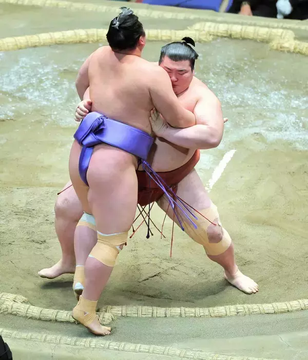 熱海富士が勝ち、３敗を守る　安青錦が敗れれば初優勝決定、勝つと両者での優勝決定戦　４敗力士に優勝のチャンス消える