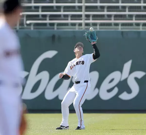 【巨人】ドラ４皆川岳飛がセンターに　松本剛、佐々木俊輔とノック受ける