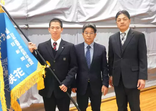【高校野球】花咲徳栄にセンバツ旗授与　岩井監督は上位進出に意欲「勢いに乗った時はすごい」
