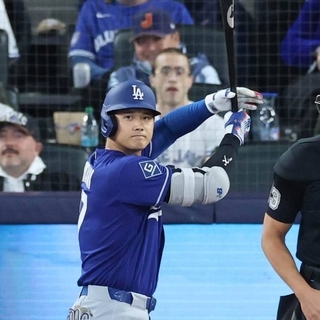 大谷翔平が早くも打率３割　２打席目にフェンス直撃適時打で先取点、４２戦連続出塁で日本人記録王手