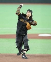 巨人・竹丸和幸の唯一聴く音楽はヒップホップ　Ｋｖｉ　Ｂａｂａの試合前パフォーマンスでリラックスして快投