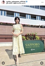 「美人さんやなぁ」「スレンダーでとっても綺麗ですょ」お気に入りの肩チラ見えワンピコーデを披露した横山ルリカ