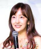 「板野友美「冠婚葬祭にも着れる」ドレス姿→フォロワー「葬祭はちょっと…」「ひらひら」「不思議な服」「お洒落です」の声」の画像1