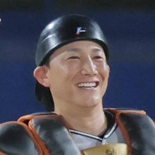 【巨人】小林誠司がブルペンで投球練習　延長１１回にマルティネス投入で球団史上初の１０投手が登場