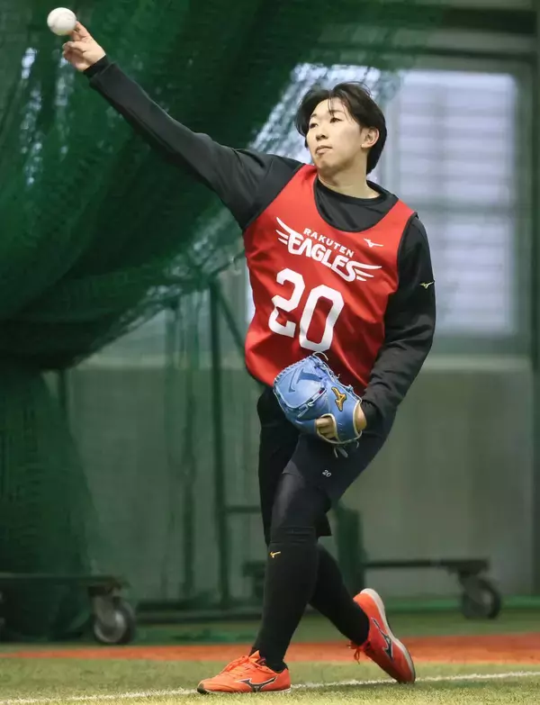 【楽天】 三木肇監督が新人合同自主トレ初日を視察「いい期間を過ごしてもらえたら」