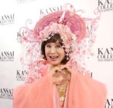 小林幸子、若いファンに「ラスボスって呼んでいいですよ」カンコレ初登場　桜の季節に満開衣装で「千本桜」