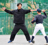 「日米通算１７０勝の岩隈久志氏が青鳥特別支援学校で交流し夏の大会へエール「ぜひ１勝を勝ち取ってほしい」」の画像1