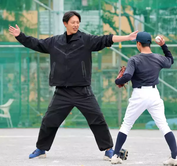 日米通算１７０勝の岩隈久志氏が青鳥特別支援学校で交流し夏の大会へエール「ぜひ１勝を勝ち取ってほしい」