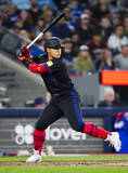 「岡本和真が４戦連続安打＆１２試合連続出塁　１打席目にクリーンヒット、守備でも好守披露」の画像1