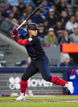 岡本和真が４戦連続安打＆１２試合連続出塁　１打席目にクリーンヒット、守備でも好守披露