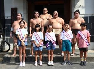 “相撲の聖地”の出羽海部屋に「すみだ子どもＰＲ大使」稽古見学＆ちゃんこ体験！出羽海親方おもてなし「子どもたちが相撲をもっと好きになってくれたら」