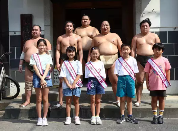 “相撲の聖地”の出羽海部屋に「すみだ子どもＰＲ大使」稽古見学＆ちゃんこ体験！出羽海親方おもてなし「子どもたちが相撲をもっと好きになってくれたら」