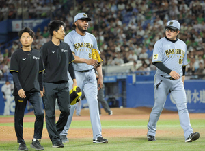 【阪神】ドリスが緊急降板…延長１０回に登板も…サヨナラ窮地でアクシデントか　スクランブル登板のセベリーノが連続三振で火消し