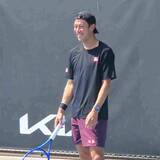 「【全豪テニス】錦織圭　約３０分ほど坂本怜と練習　自分のミスに「ポンコツ！」と苦笑い…男子予選へ」の画像1