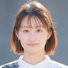 テレ朝・佐藤ちひろアナ「スリーショットです」同局アナ２人と！